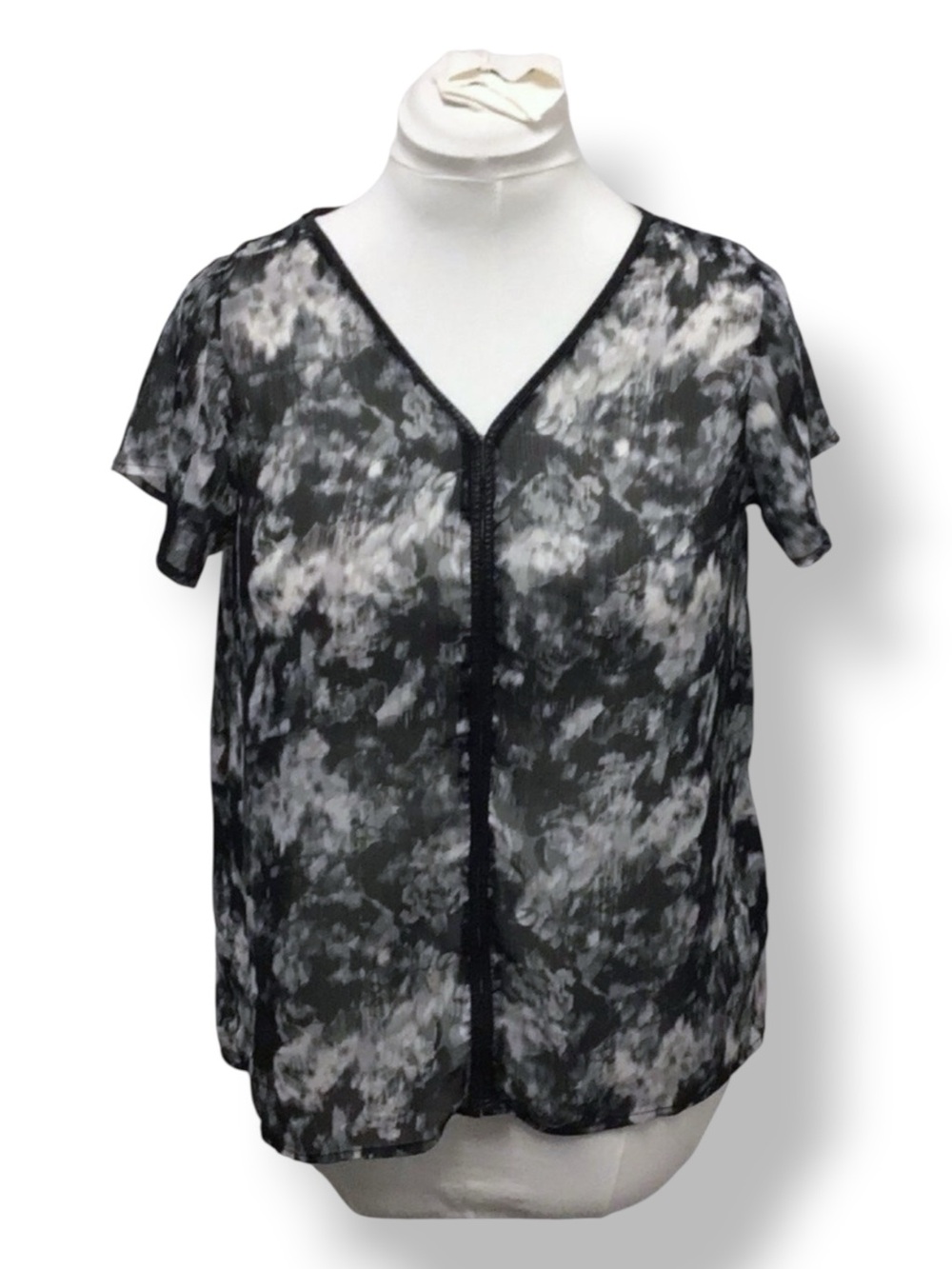 Covington Women’s Short Sleeve Sheer Black Floral Over Shirt, Black, size LP